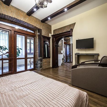 Vip Castle Apartmens Lviv Exterior photo