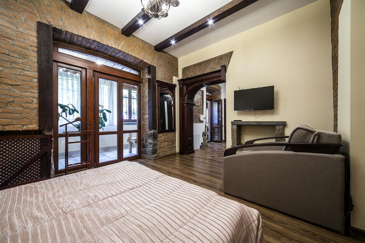 Vip Castle Apartmens Lviv Exterior photo