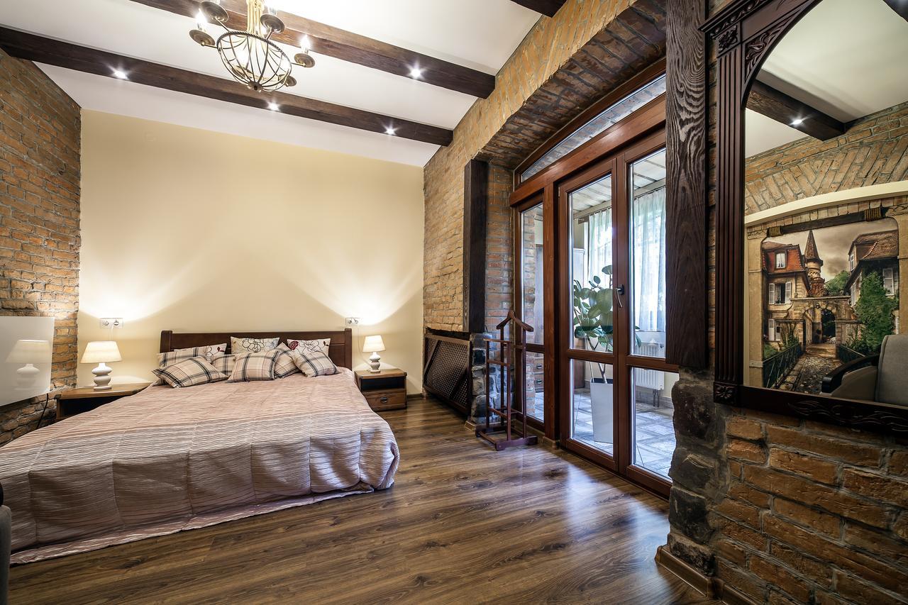Vip Castle Apartmens Lviv Exterior photo